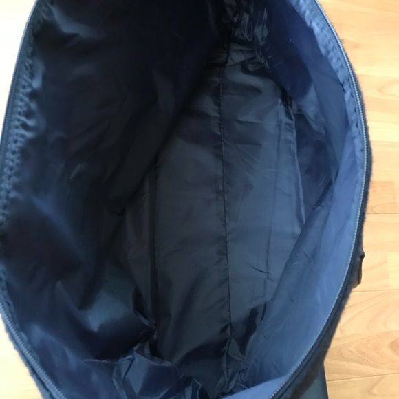 Final sale New DSW navy felt weekender bag for your travels - Picture 12 of 12